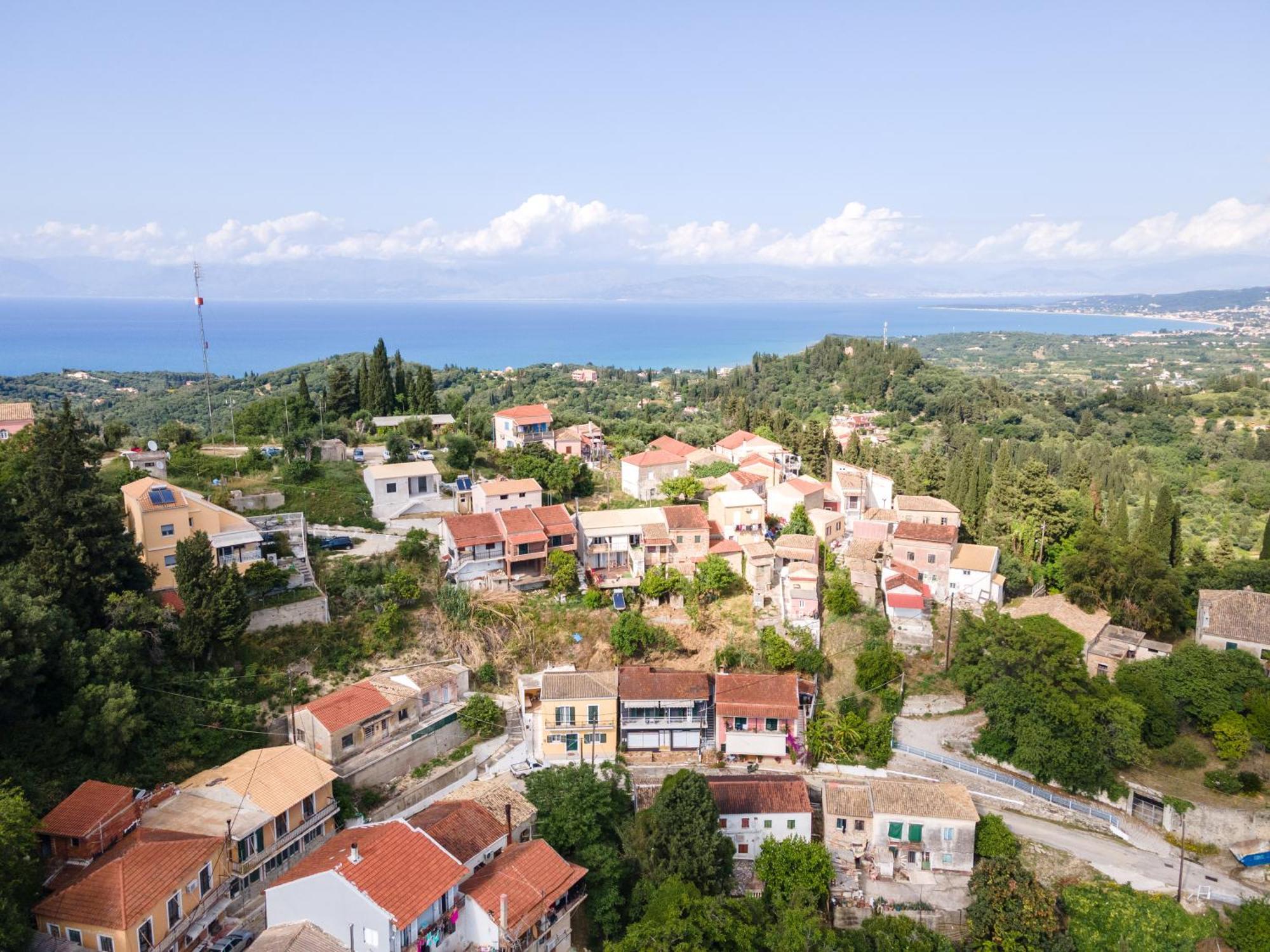 Cozy 2 Bedrooms On The Hill W/netflix * Karousádes